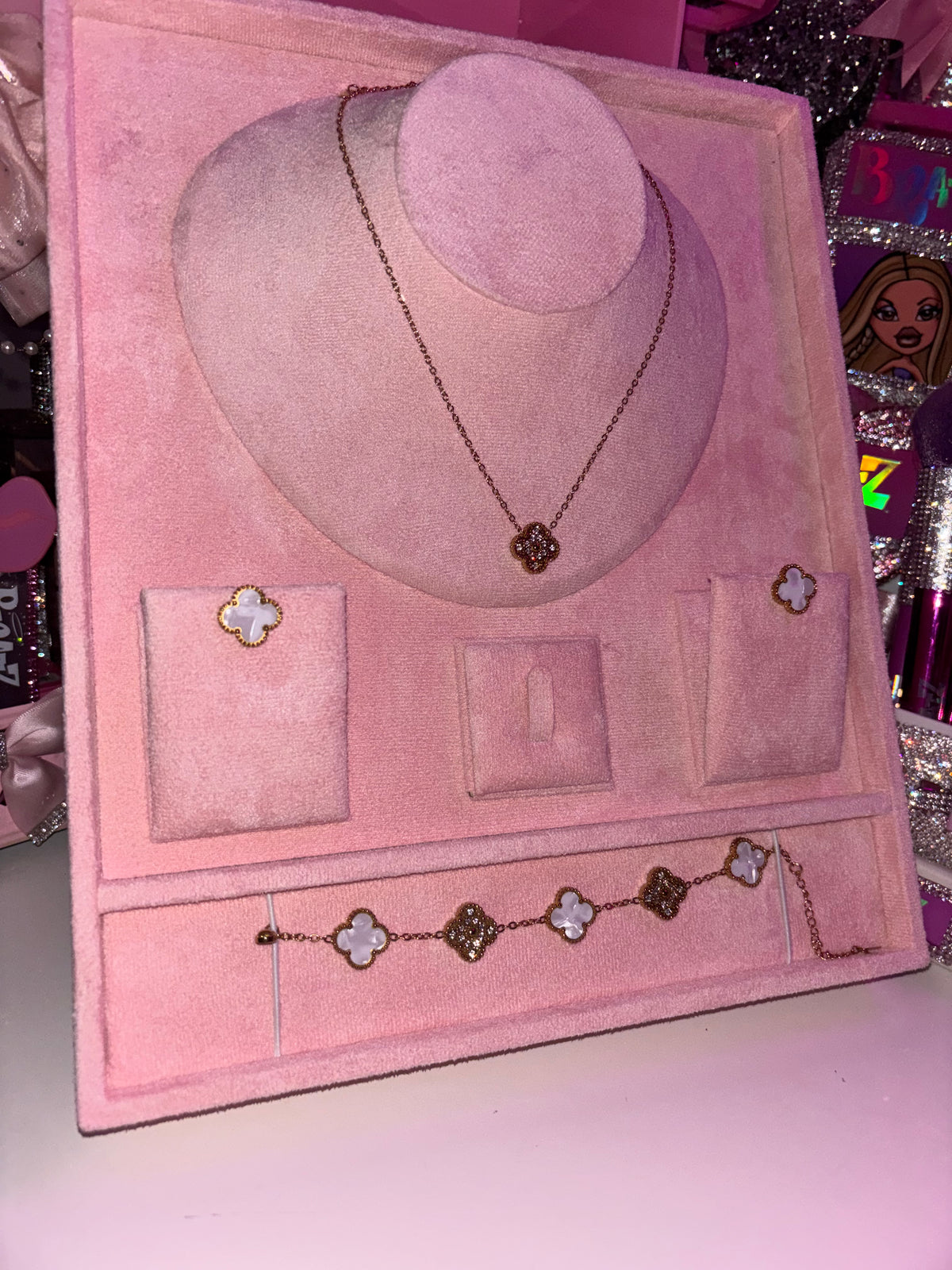 Pearl white & Gold flower necklace, earrings AND bracelet set!