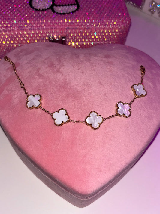 Pearl white & gold clover bracelet