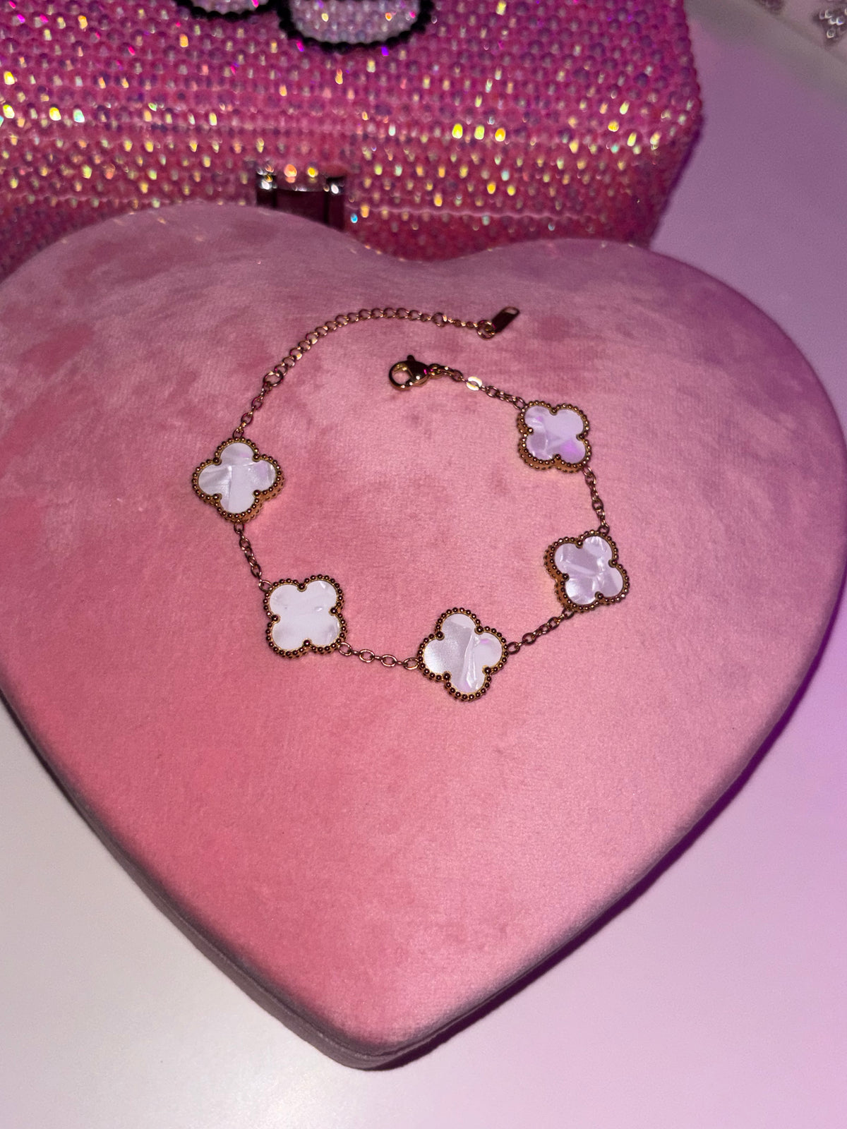 Pearl white & gold clover bracelet