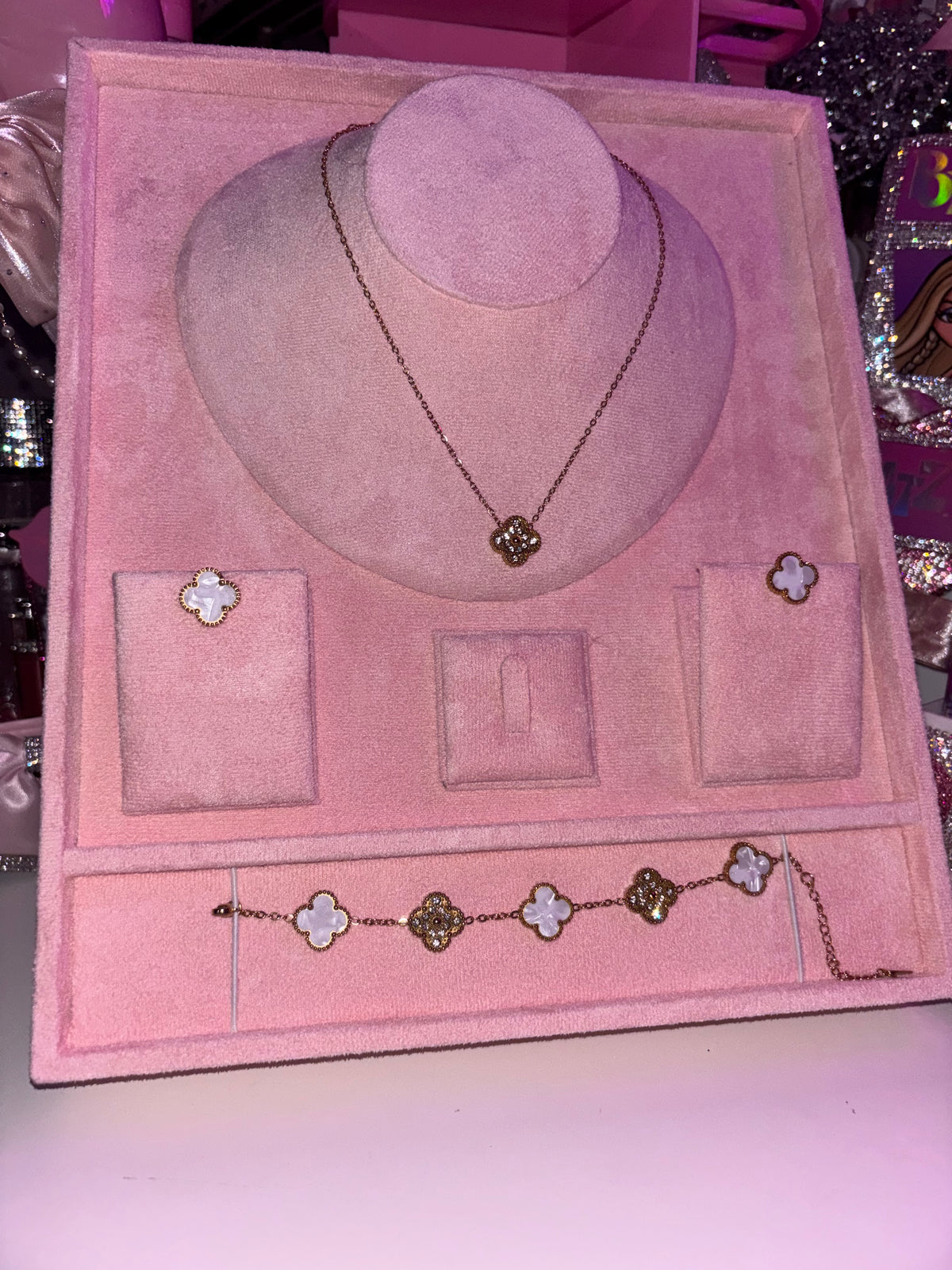 Pearl white & Gold flower necklace, earrings AND bracelet set!