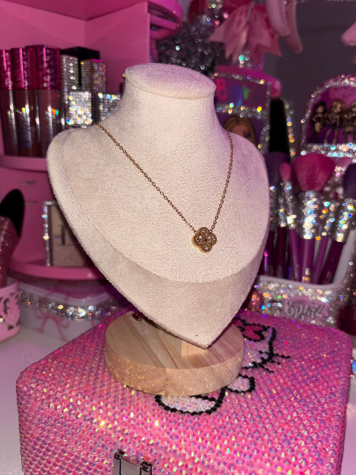Gold DIAMOND clover necklace