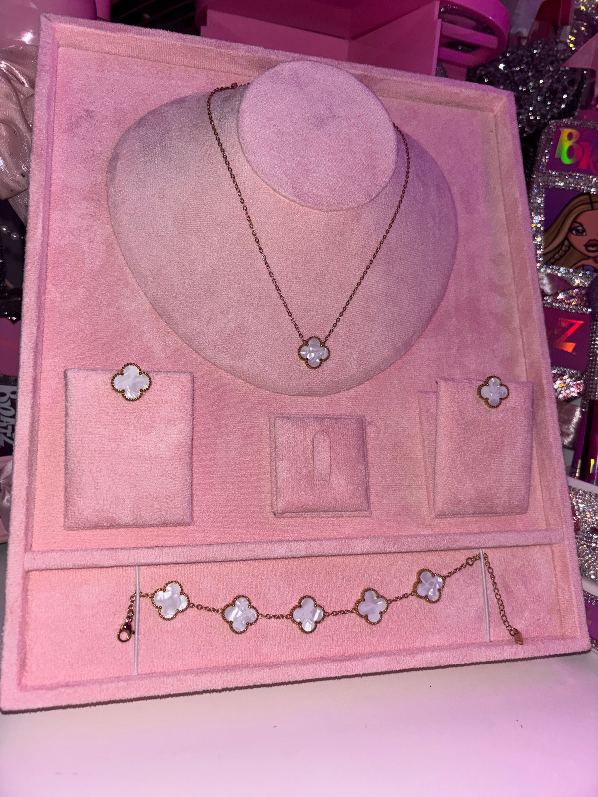 Pearl white & gold flower necklace earrings AND bracelet full set!