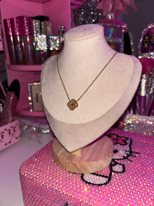 Gold DIAMOND clover necklace