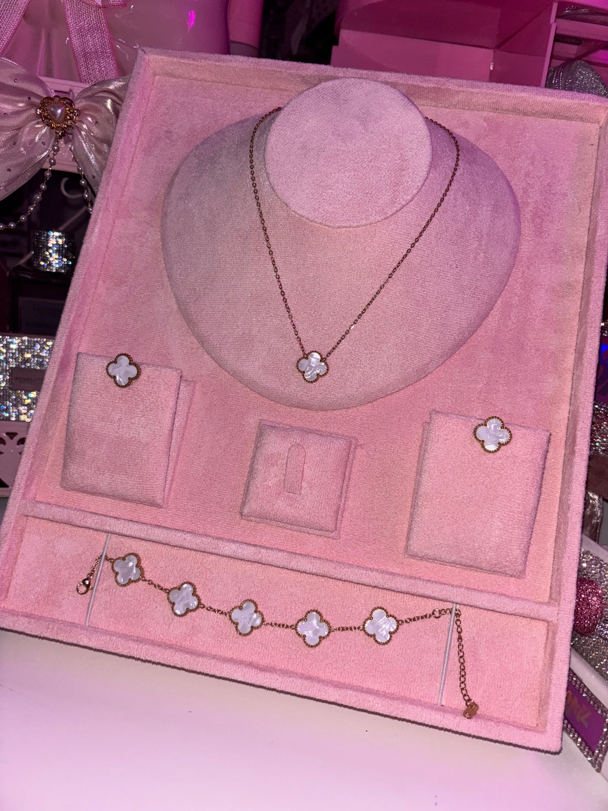 Pearl white & gold flower necklace earrings AND bracelet full set!