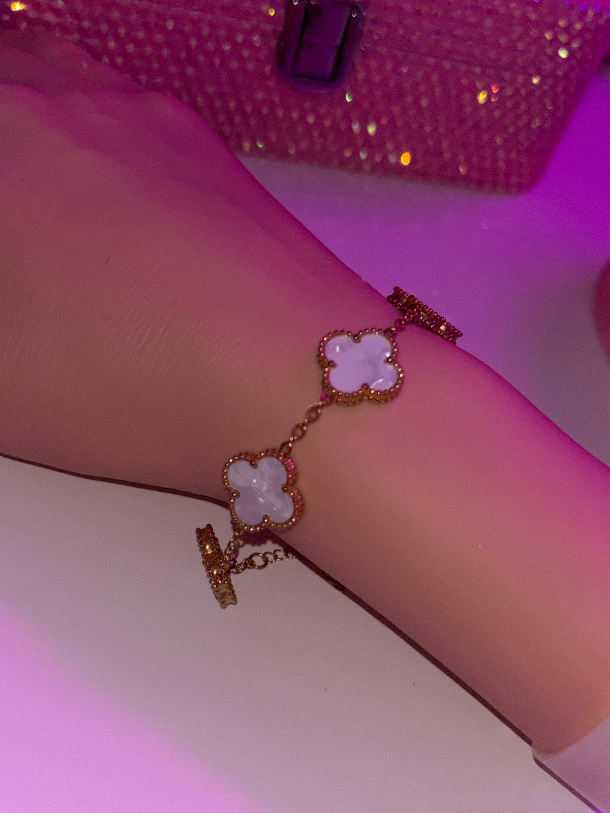 Pearl white & gold clover bracelet