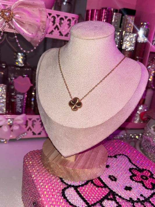 Gold clover necklace